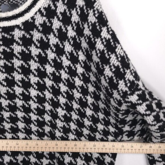 NWT TORRID Crew Nk Herringbone Pullover Sweater Houndstooth Black & White Size 4 - Picture 8 of 15